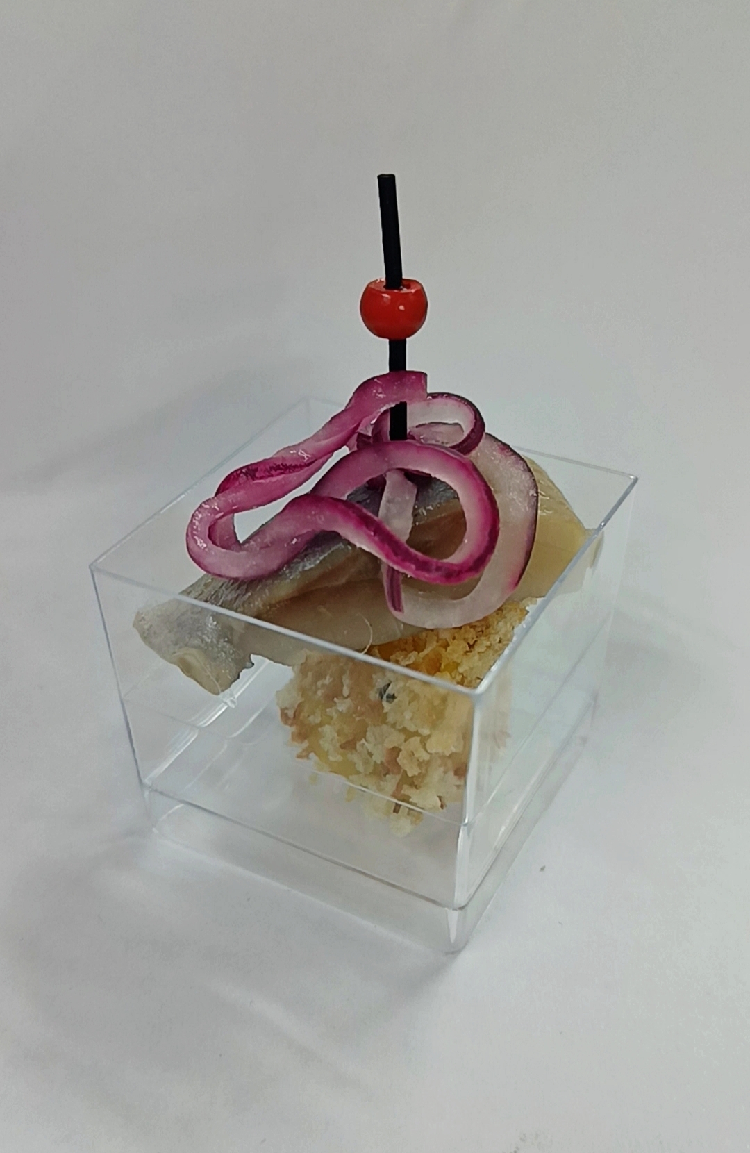 Канапе из запечённого бэби картофеля с сельдью