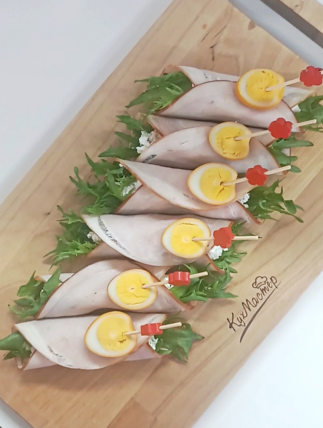 Рулетики с карбонатом и сыром